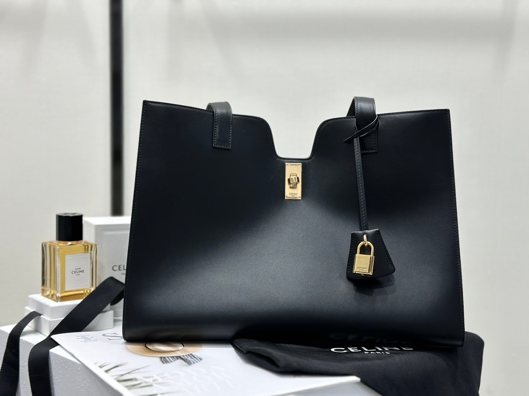 Size: 37x29x12cm