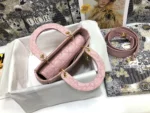 Lady Dior five-panel embroidery Size: 24 cm x 20 cm x 11 cm Model : M0565 - 图片 2