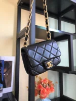 Chane Model: 2930# One shoulder can be worn crossbody Size: 18X6X14cm - 图片 2