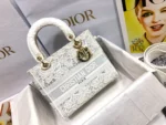 Lady D-Lite 5 compartments white silk lace Size: 24 x 20 x 11 cm Model M0565