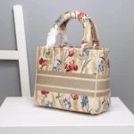 Lady Embroidered Fuchsias Size: 24 cm x 20 cm x 11 cm - 图片 2