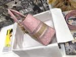 Lady Dior five-panel embroidery Size: 24 cm x 20 cm x 11 cm Model : M0565 - 图片 5