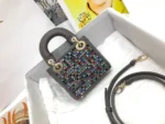 Lady Dior mini Size: 12 x 10.2 x 5 cm - 图片 3