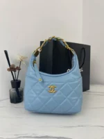 Chain underarm bag Model: size: 22X22X8cm