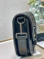 Gallop Messenger Bag Size: 20.5 x 16 x 5 cm Model: 033D - 图片 5