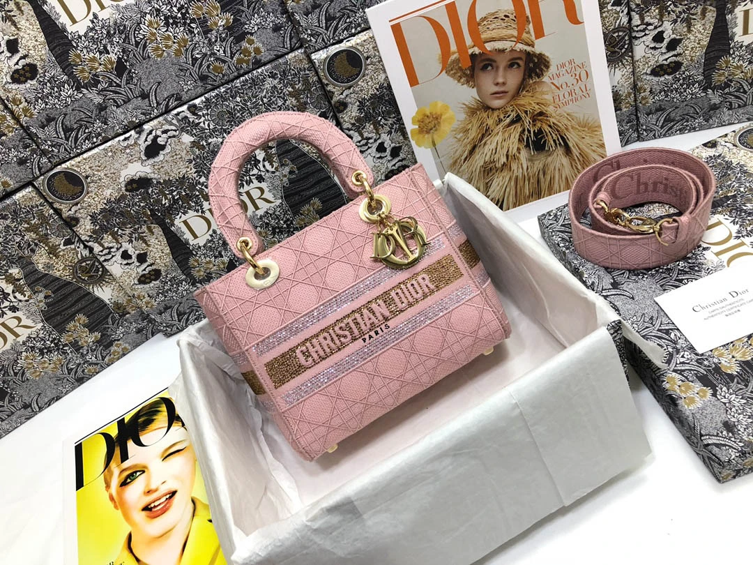 Lady 5 compartments embroidered fabric Size: 24x20x11 cm Model: M0565