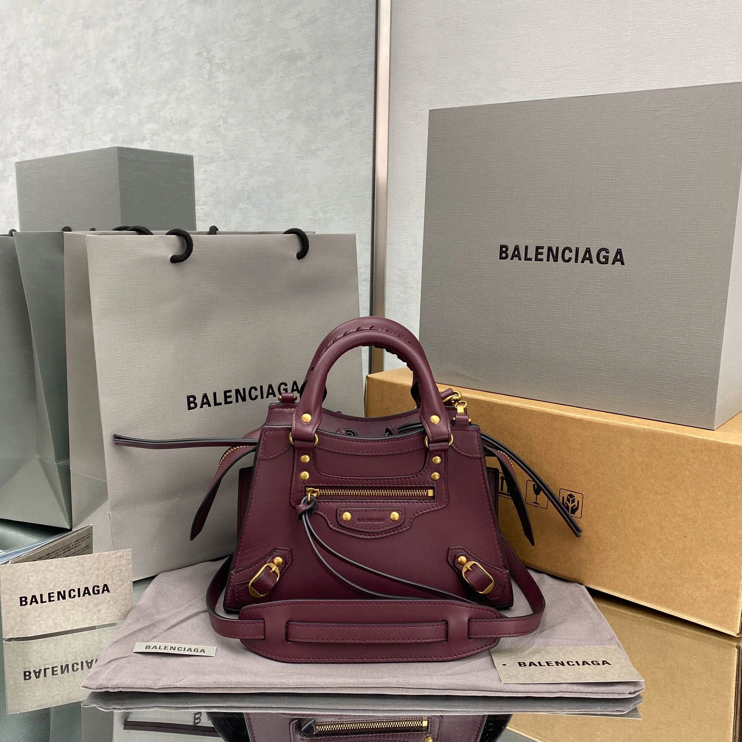 Motorcycle bag Size: 16.5*22*9*14.5cm