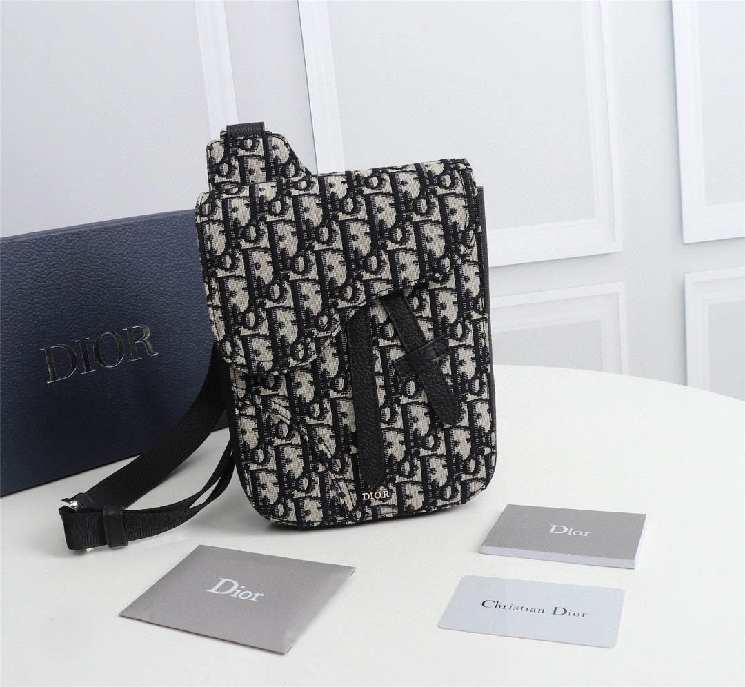 Dior Saddle Chest Bag Crossbody Model: 1ADPO171 Size: 16x21x5cm