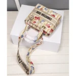 Lady Embroidered Fuchsias Size: 24 cm x 20 cm x 11 cm - 图片 8