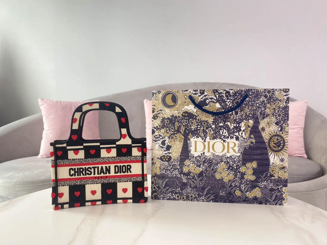 BOOK TOTE DIORAMOUR Clutch Size: 22.5 x 24 x 8 cm