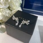 Tilda's Bow Classic Diamond Drop Earrings - 图片 4
