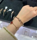 Tiffany Knot Wire Bangle in White Gold with Diamonds - 图片 9