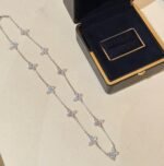 Classic Butterfly Petite Diamond Necklace - 图片 6