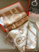 H Gray beige and black scarves - 图片 45