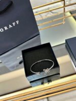 Butterfly Silhouette Open Diamond Bangle - 图片 7