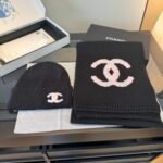 Wool hat and scarf set black