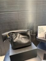 JAMIE shoulder pouch in lambskin black - 图片 9