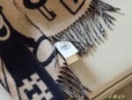 H Gray beige and black scarves - 图片 42