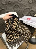 brown letter scarf - 图片 5