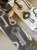 H Gray beige and black scarves - 图片 20