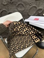 brown letter scarf - 图片 9