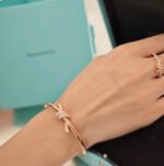 Tiffany Knot Wire Bangle in White Gold with Diamonds - 图片 14