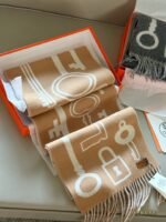 H Gray beige and black scarves - 图片 8