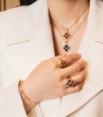 OPERA TULLE PENDANT IN YELLOW GOLD WITH ONYX - 图片 13