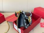 Valentino Garavani Locò Small Shoulder Bag In Laminated Calfskin With Jewel Logo black - 图片 12