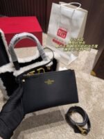 Valentino Suede Lambswool Tote Bag black - 图片 4