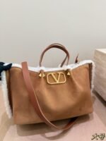 Valentino Suede Lambswool Tote Bag - 图片 3