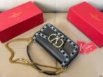 Valentino Garavani Locò Small Shoulder Bag In Laminated Calfskin With Jewel Logo black - 图片 9
