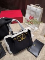 Valentino Suede Lambswool Tote Bag black - 图片 9
