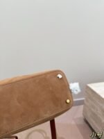 Valentino Suede Lambswool Tote Bag - 图片 13