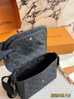 LV PULSE Black Knight Messenger Bag - 图片 7
