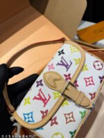 LV Diane White Tricolor Baguette Handbag - 图片 8